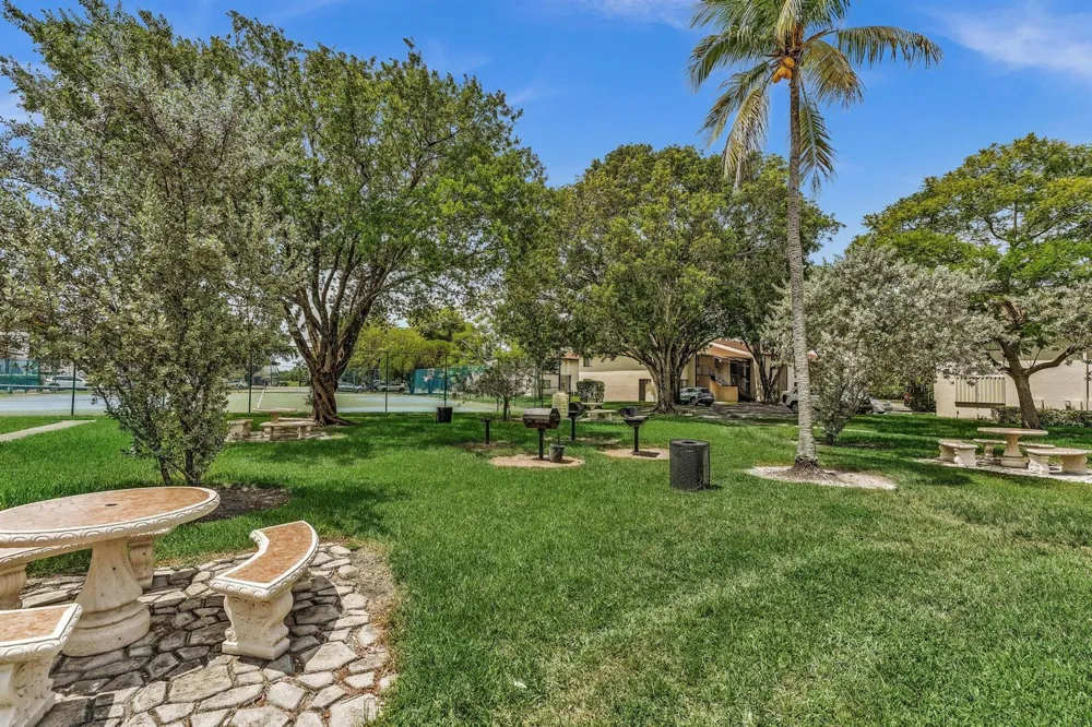 405 Laurel Drive #206 Margate, FL 33063
