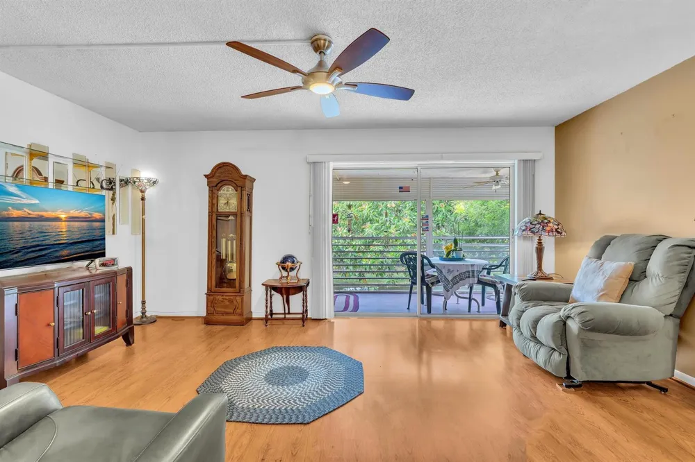405 Laurel Drive #206 Margate, FL 33063
