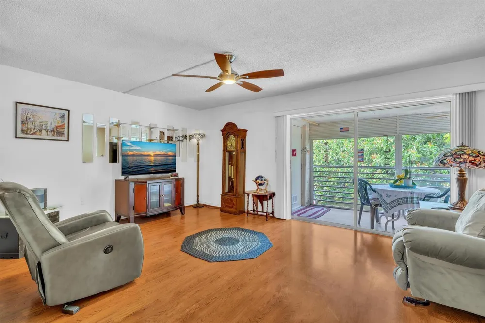 405 Laurel Drive #206 Margate, FL 33063