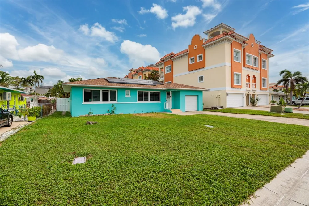 136 175TH TERRACE DRIVE E Redington Shores, FL 33708
