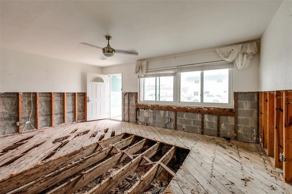 136 175TH TERRACE DRIVE E Redington Shores, FL 33708