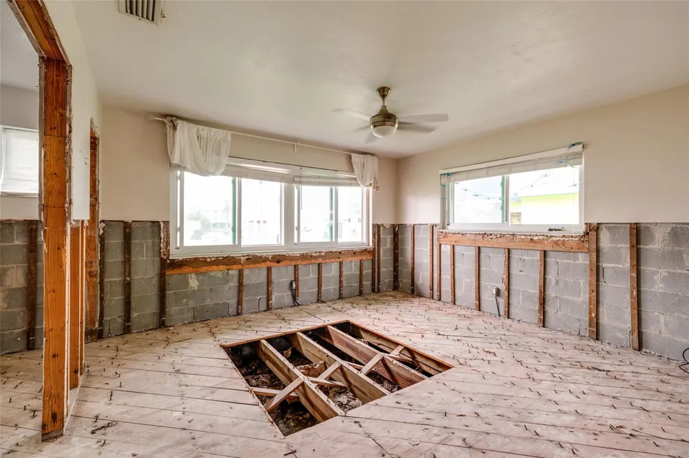136 175TH TERRACE DRIVE E Redington Shores, FL 33708