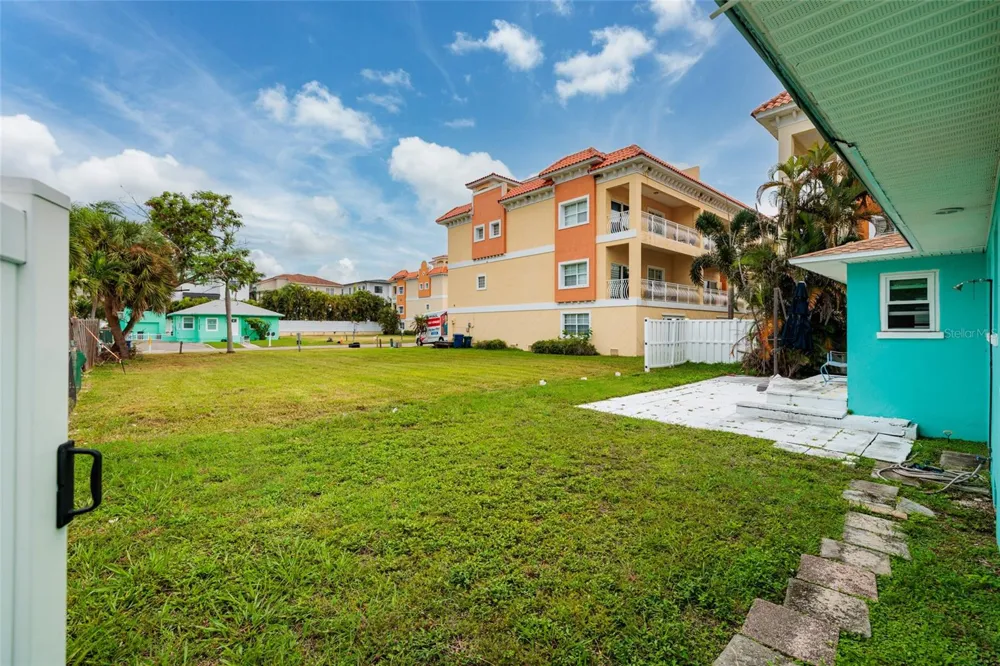 136 175TH TERRACE DRIVE E Redington Shores, FL 33708