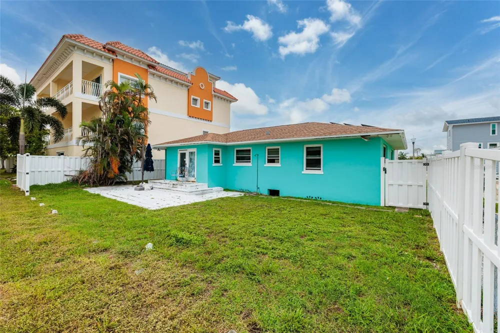 136 175TH TERRACE DRIVE E Redington Shores, FL 33708