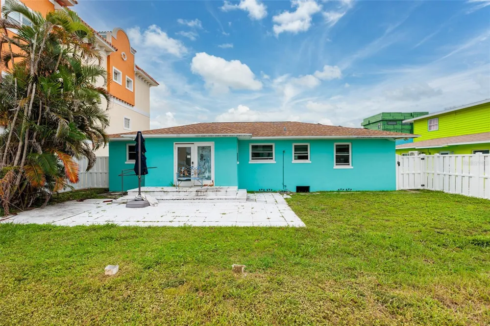 136 175TH TERRACE DRIVE E Redington Shores, FL 33708
