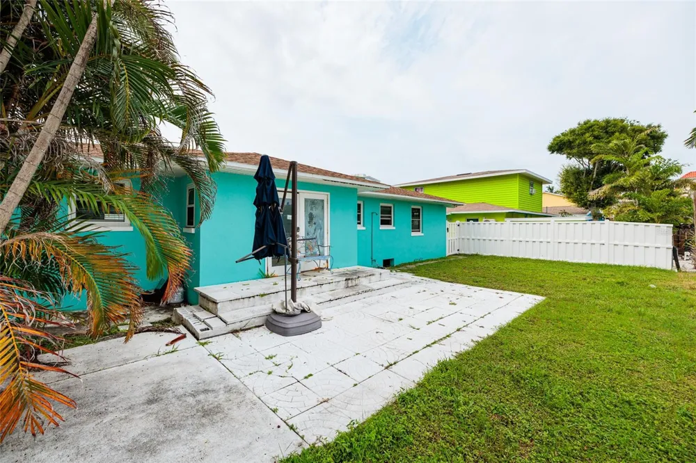136 175TH TERRACE DRIVE E Redington Shores, FL 33708