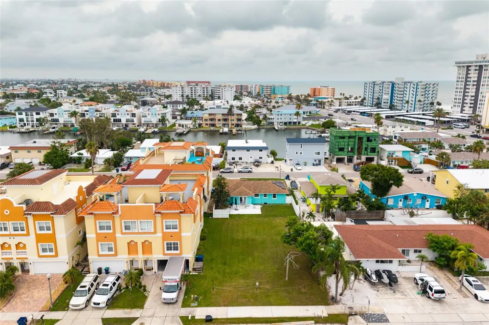 136 175TH TERRACE DRIVE E Redington Shores, FL 33708