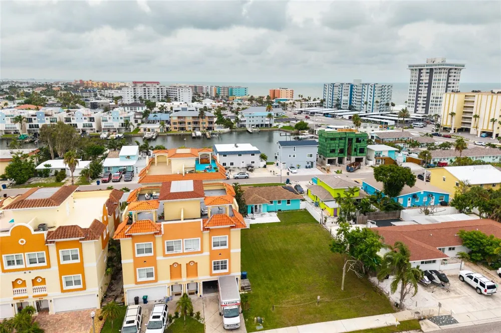 136 175TH TERRACE DRIVE E Redington Shores, FL 33708