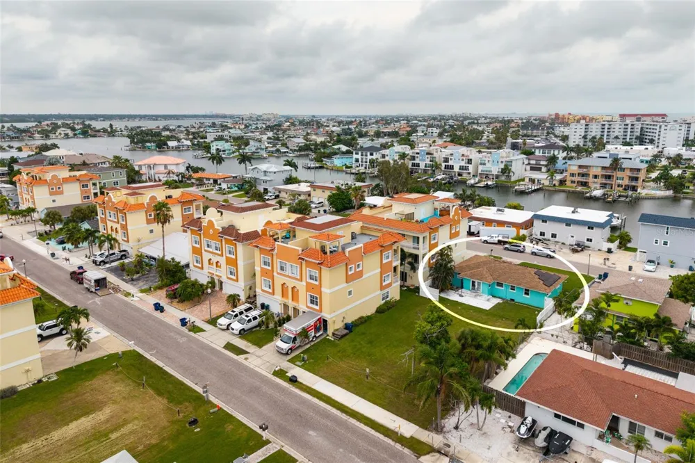136 175TH TERRACE DRIVE E Redington Shores, FL 33708