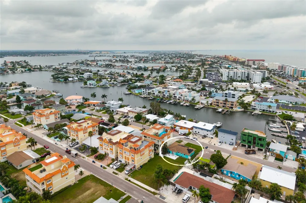 136 175TH TERRACE DRIVE E Redington Shores, FL 33708