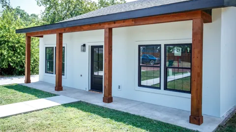 305 W Oak