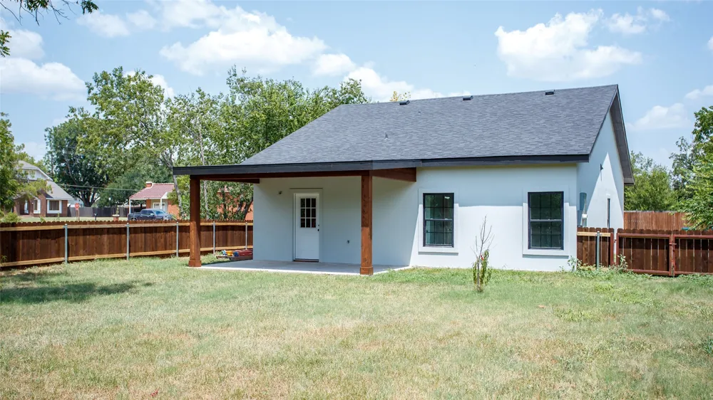 305 W Oak Olney, TX 76374