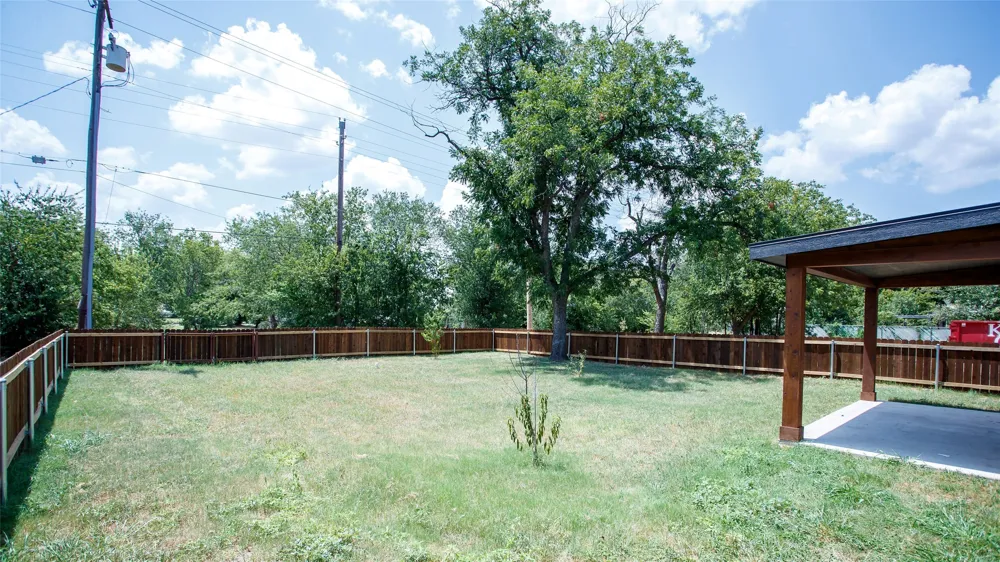 305 W Oak Olney, TX 76374