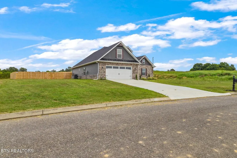 240 Lakeside Meadows Circle Madisonville, TN 37354