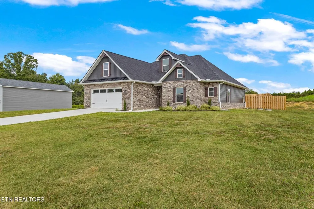 240 Lakeside Meadows Circle Madisonville, TN 37354