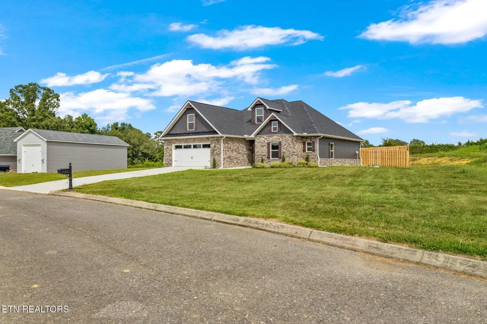 240 Lakeside Meadows Circle Madisonville, TN 37354