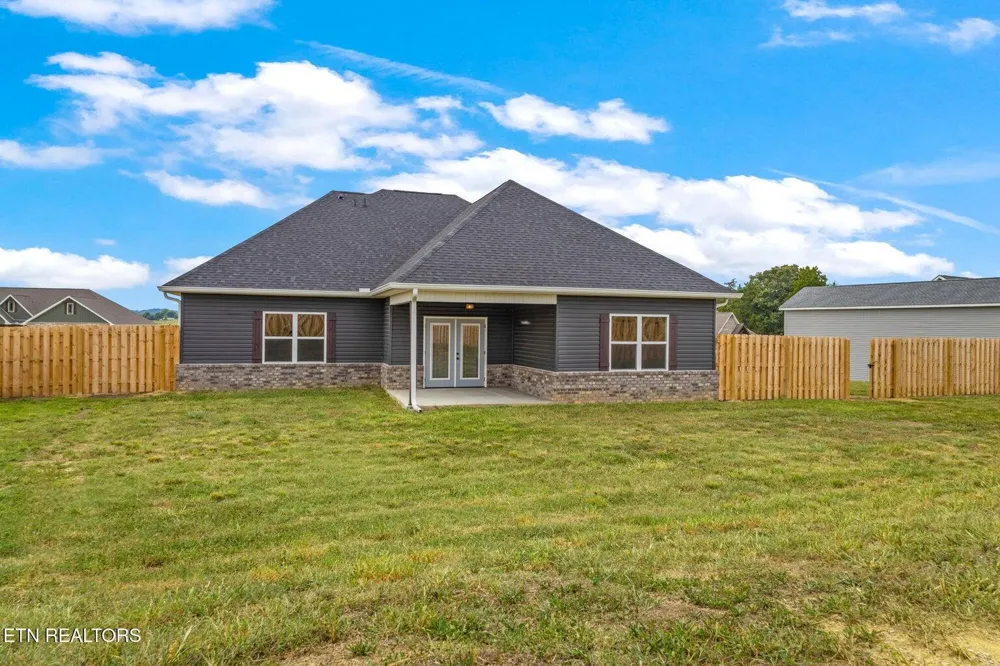 240 Lakeside Meadows Circle Madisonville, TN 37354