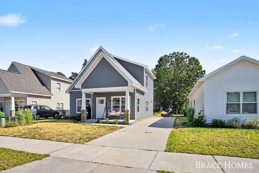 1808 Robinson Street Grand Haven, MI 49417