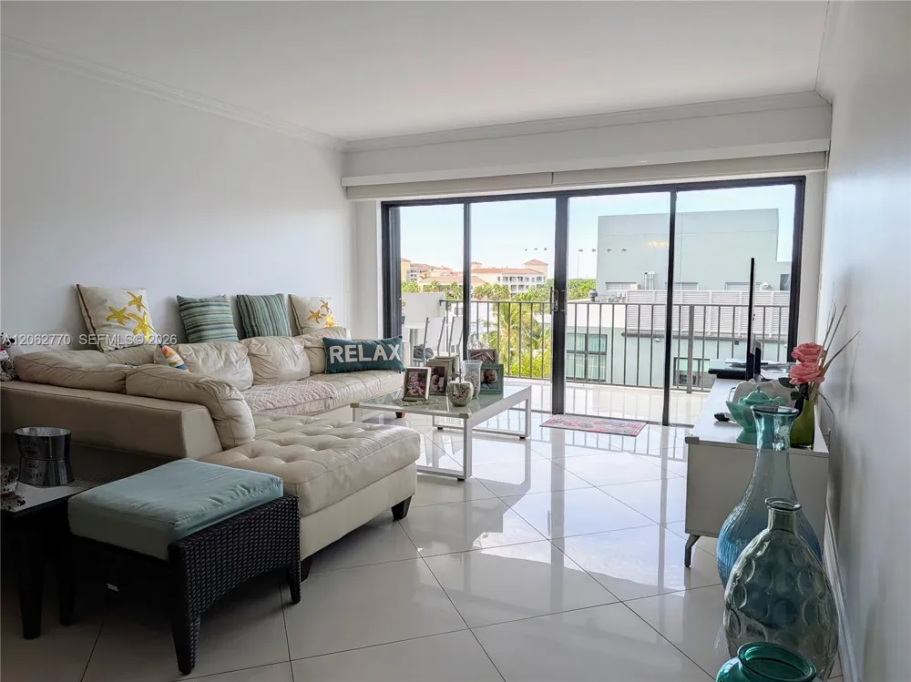 575 Crandon Blvd #706 Key Biscayne, FL 33149