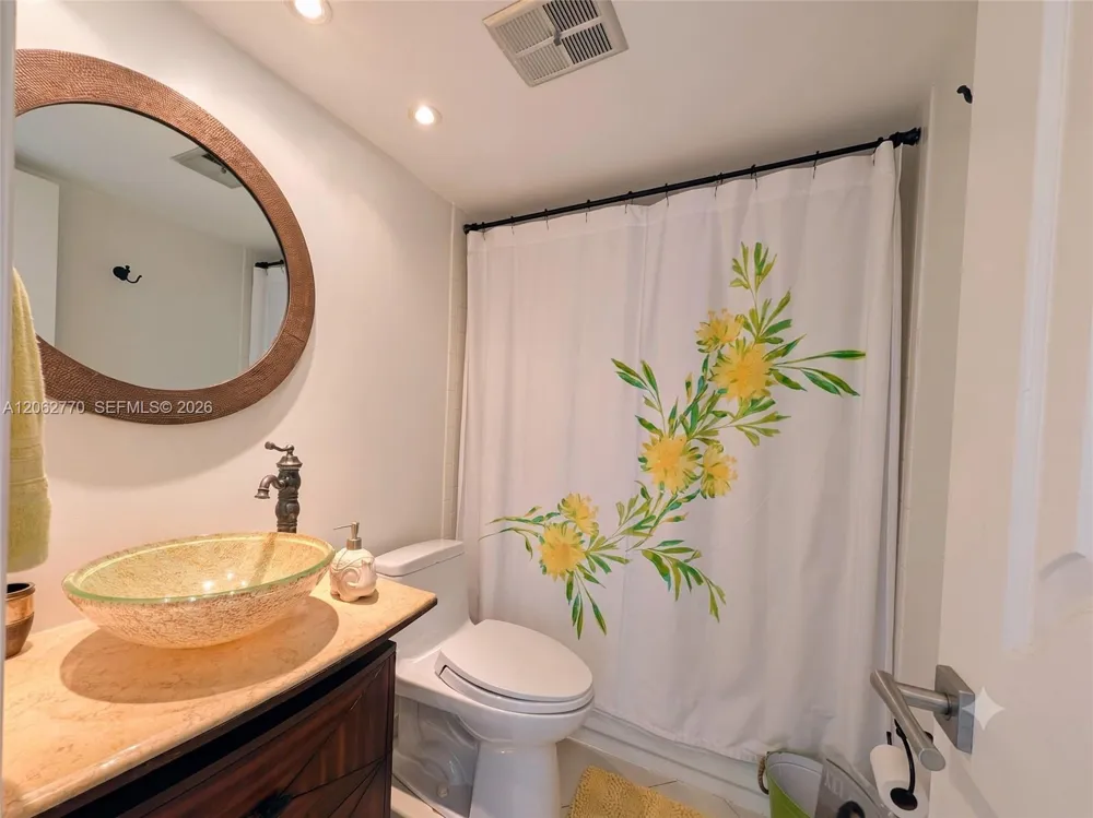 575 Crandon Blvd #706 Key Biscayne, FL 33149