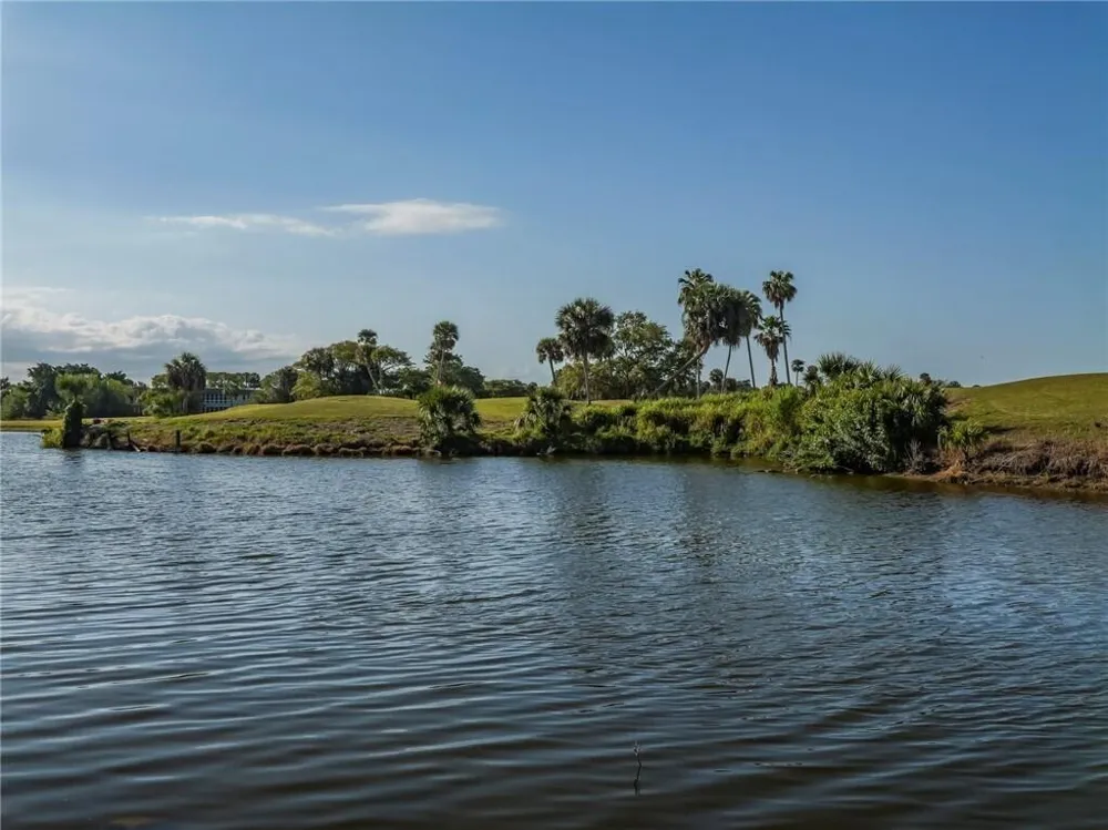 35 VISTA GARDENS TRAIL #205 Vero Beach, FL 32962