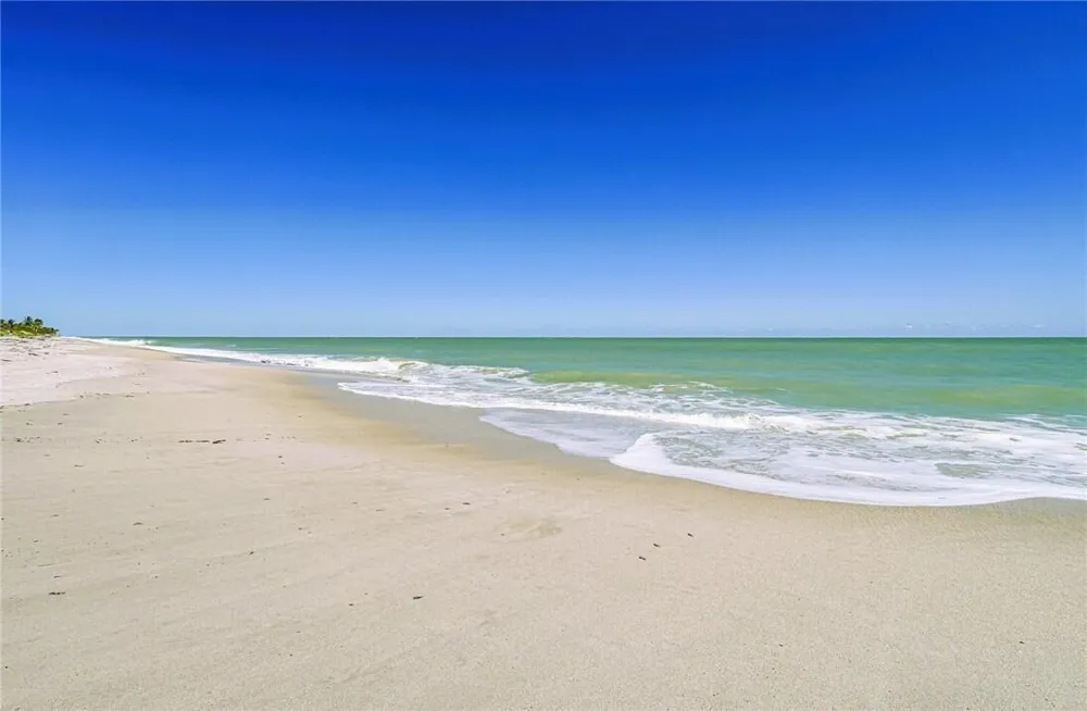 35 VISTA GARDENS TRAIL #205 Vero Beach, FL 32962