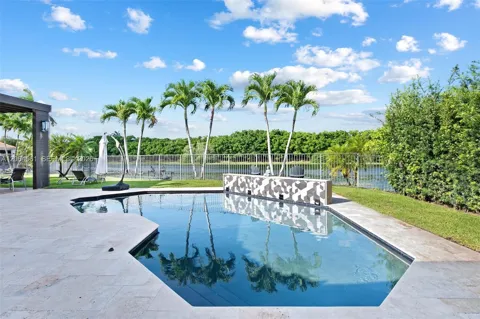 2498 Eagle Run Dr