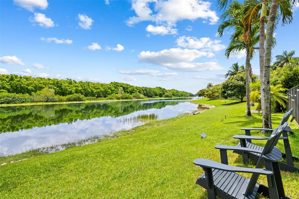 2498 Eagle Run Dr Weston, FL 33327
