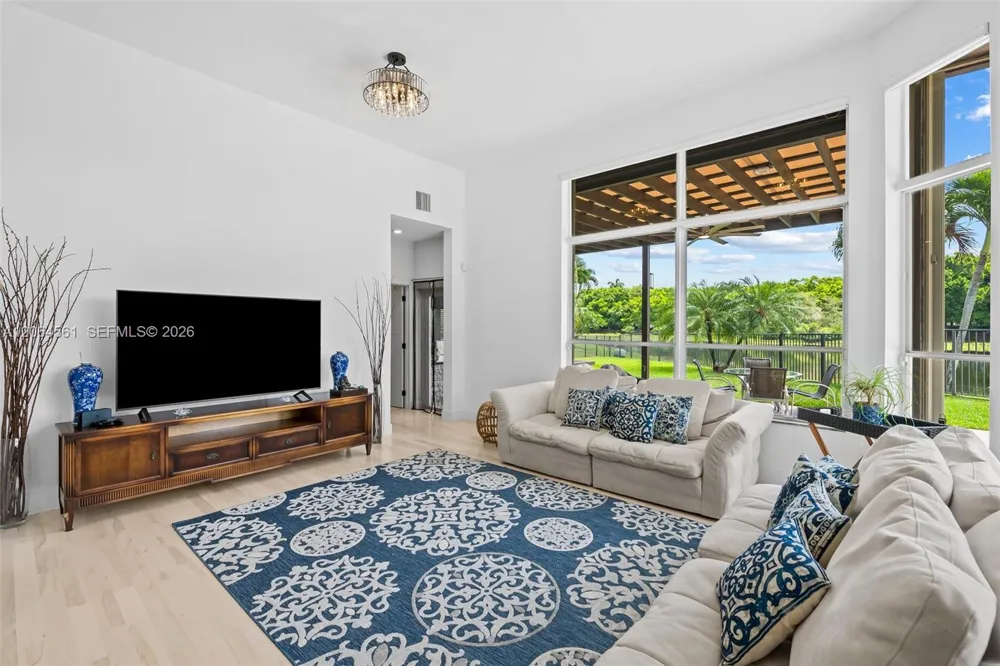 2498 Eagle Run Dr Weston, FL 33327