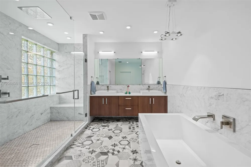 2498 Eagle Run Dr Weston, FL 33327