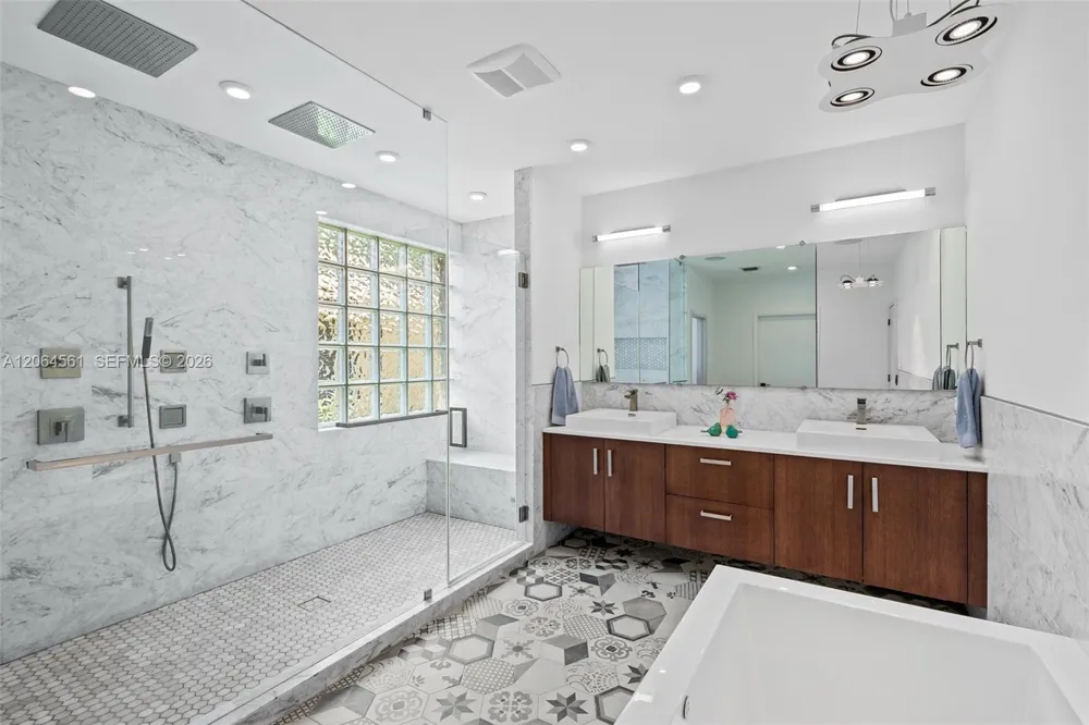 2498 Eagle Run Dr Weston, FL 33327