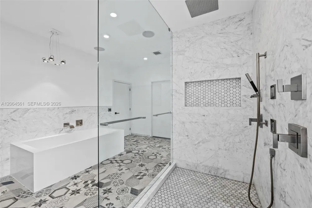 2498 Eagle Run Dr Weston, FL 33327