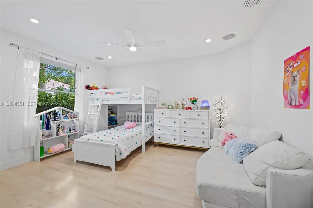 2498 Eagle Run Dr Weston, FL 33327