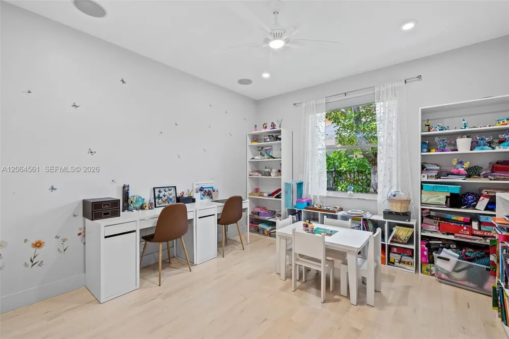 2498 Eagle Run Dr Weston, FL 33327