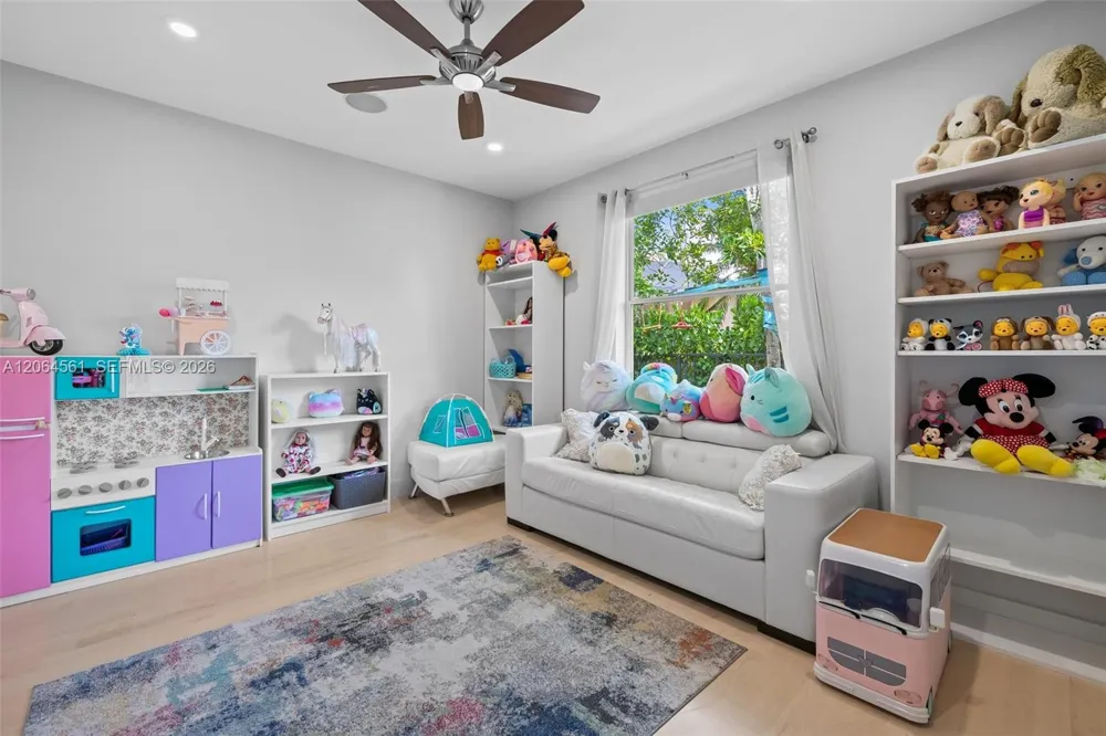 2498 Eagle Run Dr Weston, FL 33327