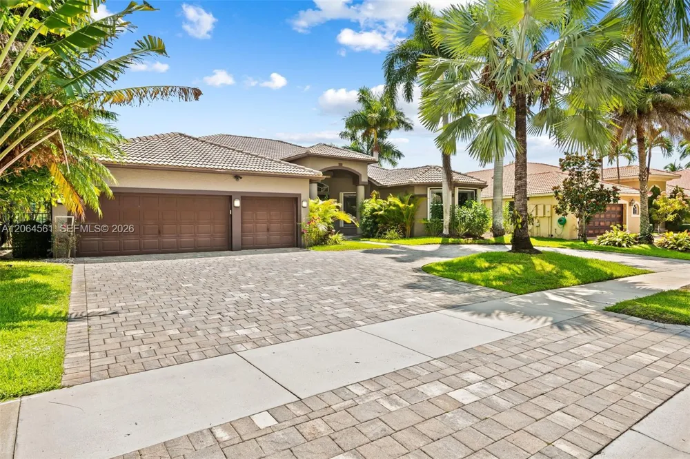 2498 Eagle Run Dr Weston, FL 33327