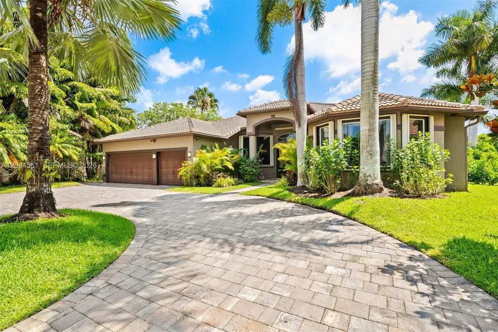 2498 Eagle Run Dr Weston, FL 33327