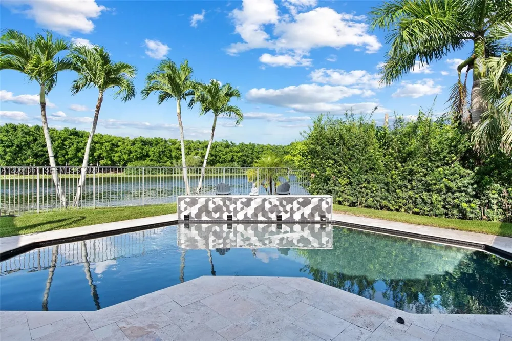2498 Eagle Run Dr Weston, FL 33327