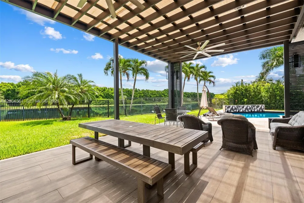 2498 Eagle Run Dr Weston, FL 33327