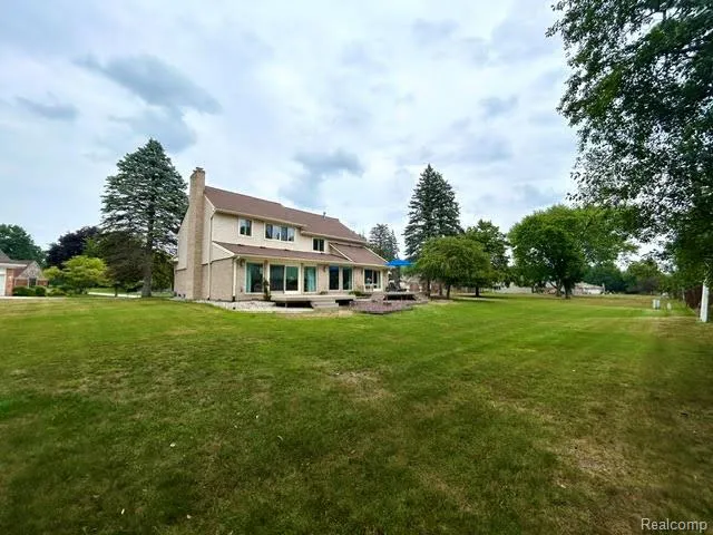 2123 McIntosh Drive Troy City, MI 48098
