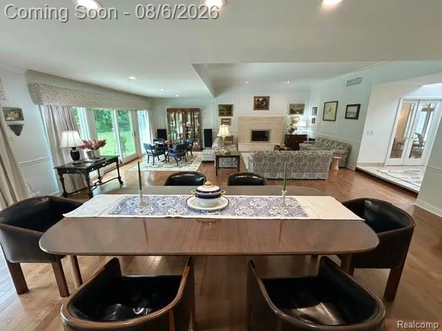2123 McIntosh Drive Troy City, MI 48098