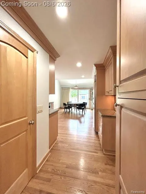 2123 McIntosh Drive Troy City, MI 48098