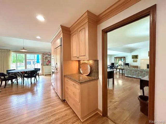2123 McIntosh Drive Troy City, MI 48098