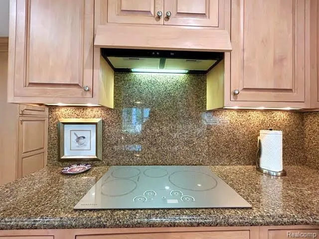 2123 McIntosh Drive Troy City, MI 48098