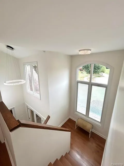2123 McIntosh Drive Troy City, MI 48098