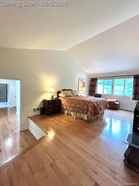 2123 McIntosh Drive Troy City, MI 48098