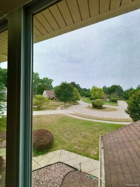 2123 McIntosh Drive Troy City, MI 48098