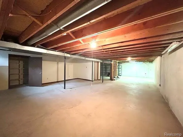 2123 McIntosh Drive Troy City, MI 48098