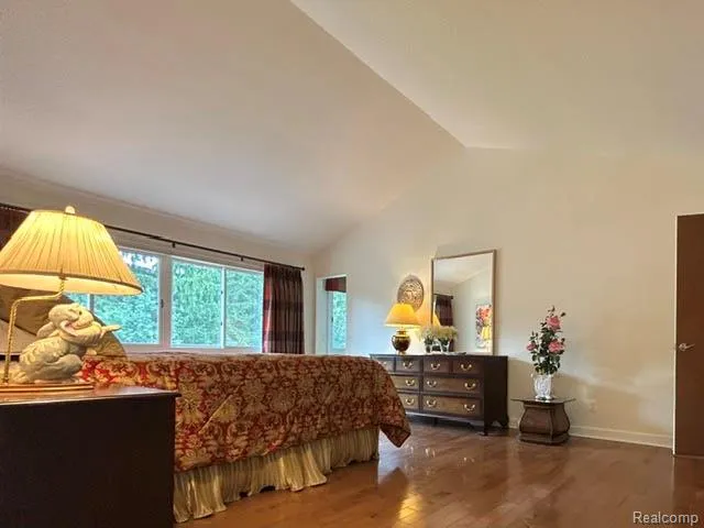 2123 McIntosh Drive Troy City, MI 48098