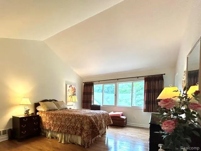 2123 McIntosh Drive Troy City, MI 48098